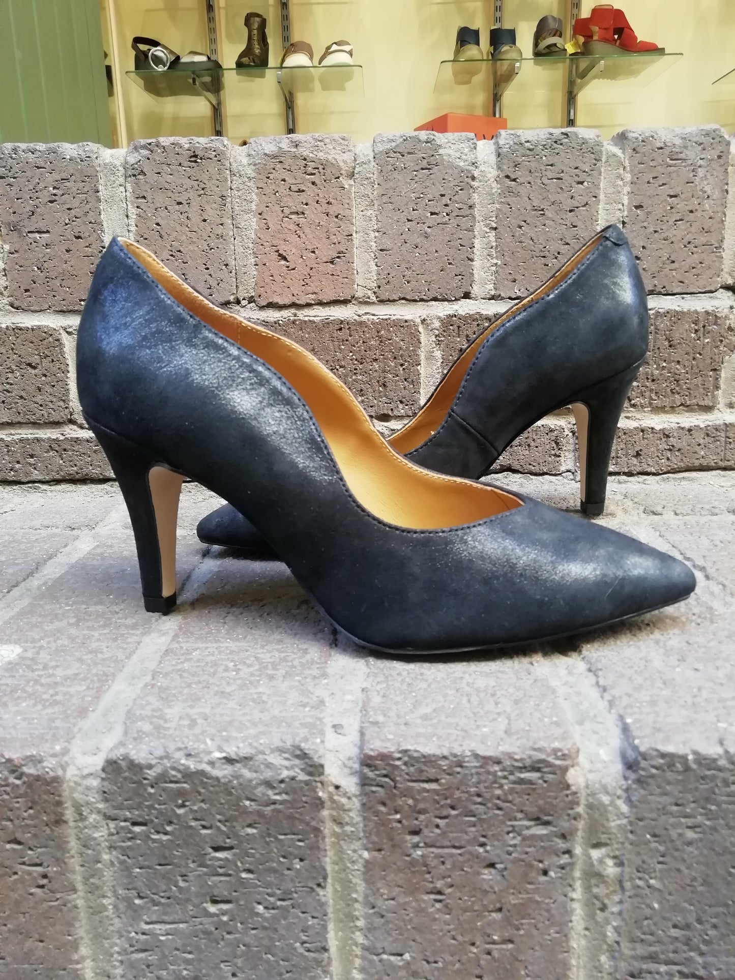 Caprice Black Pearl Leather Heeled Court Shoe. Only a size 3.5 left.