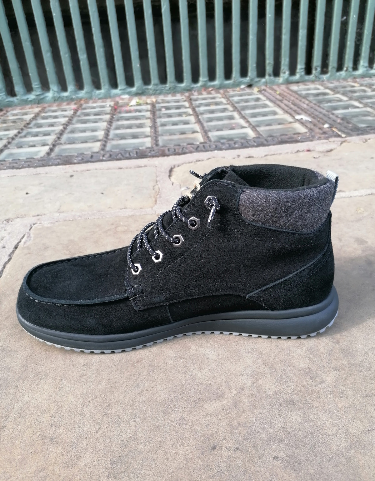 Tokio Black Negro Waterproof Mid Boot