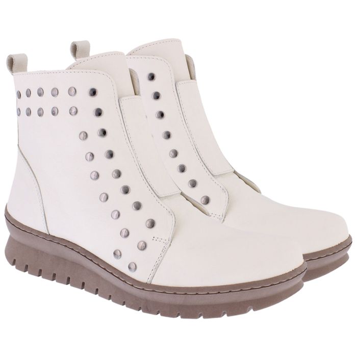 Adesso winter white stud ankle boot