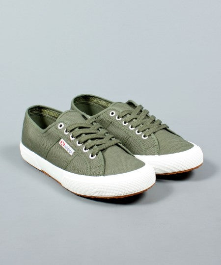 2750 Cotu Classic Canvas Sherwood Green Size 7 Only